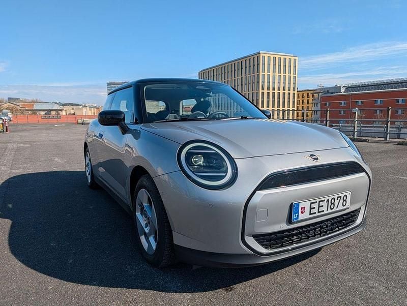 Second-hand Mini Cooper Essential 135 kW (184 CP) 2025 Argintiu Hatchback