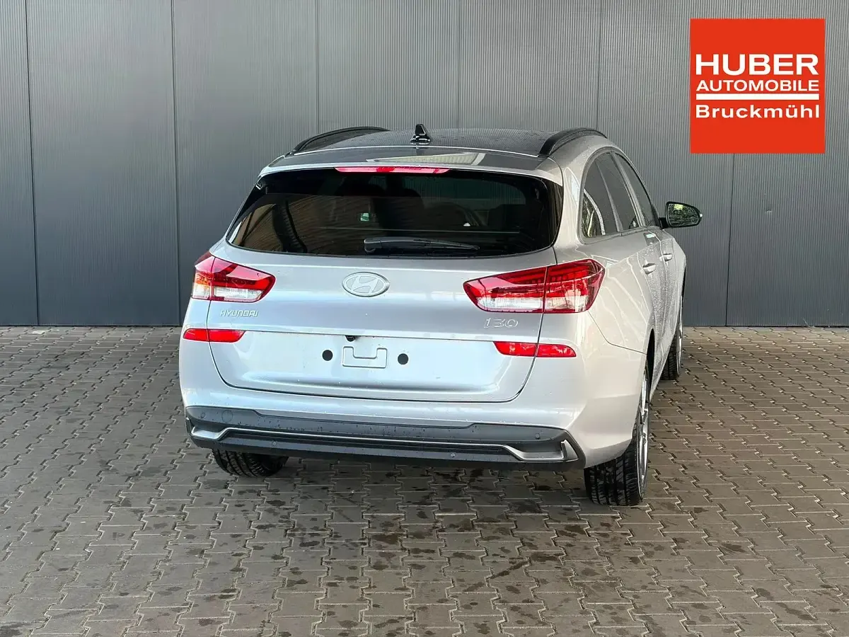Neu Hyundai i30 Comfort 101 PS (74 kW) 2025 Shimmering silver Kombi