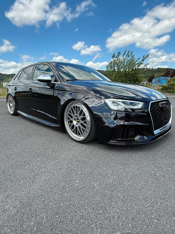 Schwarz Gebraucht 2018 Audi RS3 Design Limousine | 49.999 € - Bild 1/4