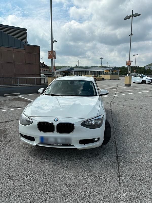 Weiß Gebraucht 2012 BMW 116 Kleinwagen | 6.999 € (Fairer Preis) - Bild 1/4