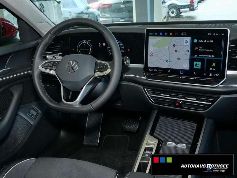 Gebraucht VW Passat Elegance 204 PS (150 kW) 2025 Chilirot metallic Kombi