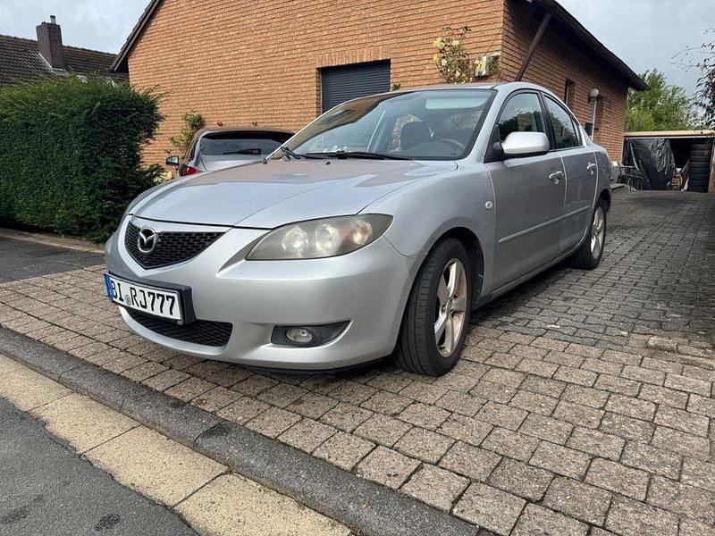 Grau Gebraucht 2004 Mazda 3 Exclusive Limousine | 1.300 € (Etwas zu teuer) - Bild 1/4