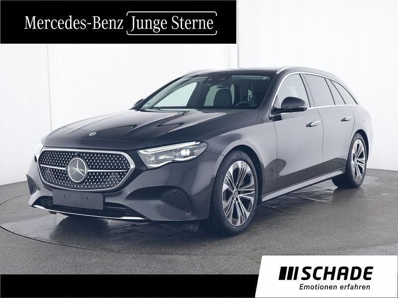 Grau Gebraucht 2024 Mercedes E300 Avantgarde Limousine | 49.950 € - Bild 1/4