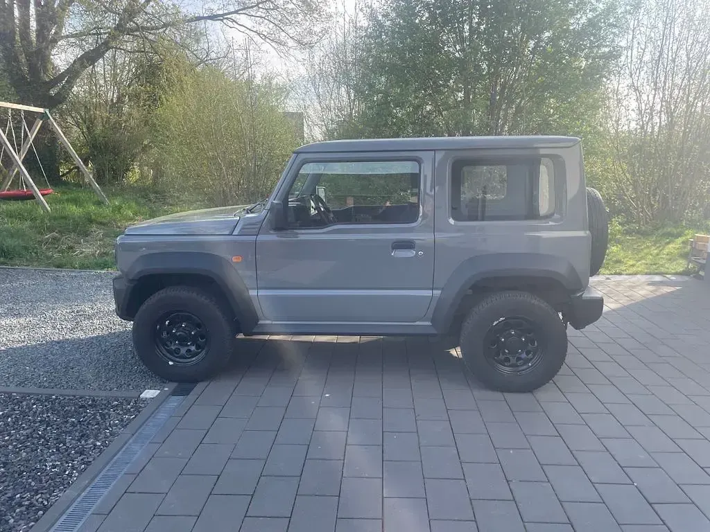 Gebraucht Suzuki Jimny 102 PS (75 kW) 2023 Grau SUV