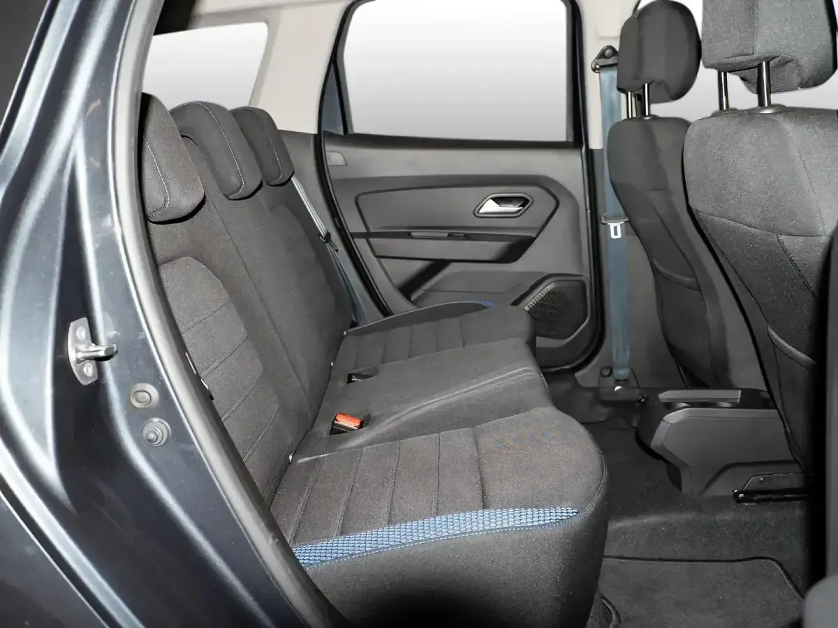 Gebraucht Dacia Duster Celebration 131 PS (96 kW) 2021 Kometengrau metalli SUV