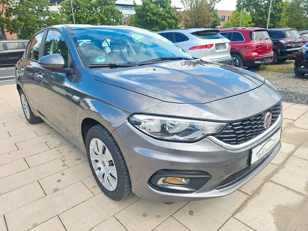 Usado Fiat Tipo Pop 95 CV (69 kW) 2017 Gris Berlina