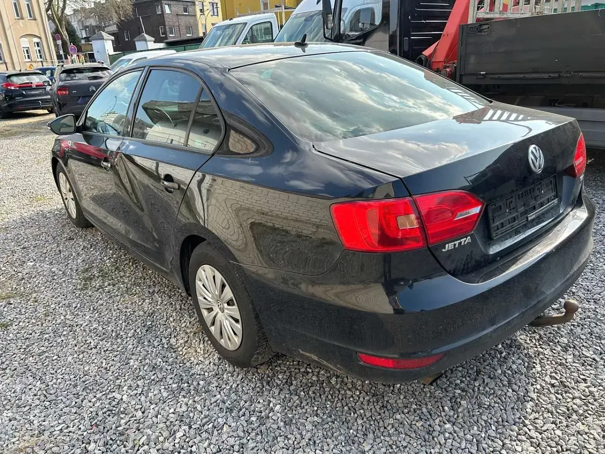 Gebraucht VW Jetta Trendline 105 PS (77 kW) 2012 Schwarz Limousine