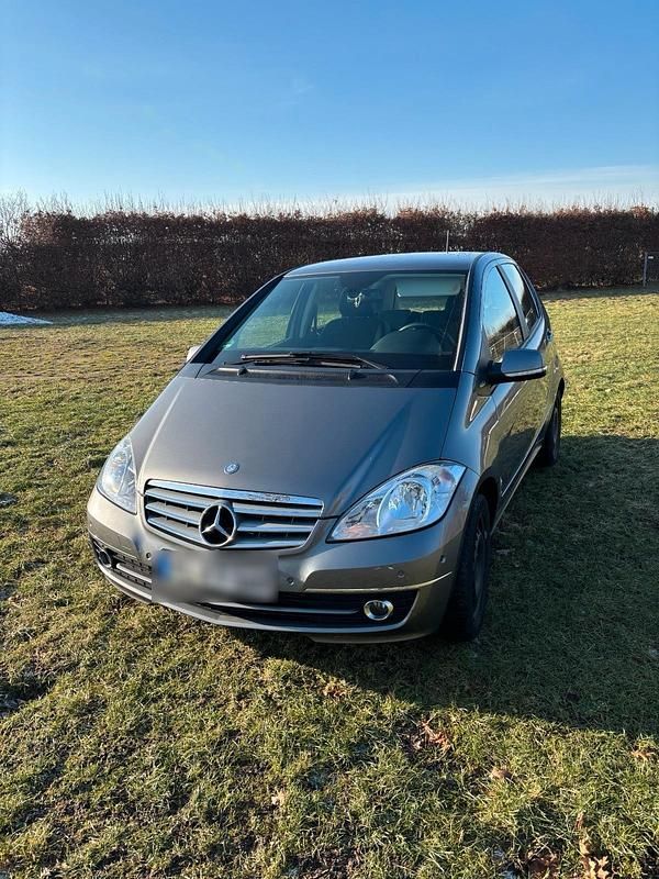Silber Gebraucht 2010 Mercedes A180 Kleinwagen | 3.200 € (Superpreis) - Bild 1/4