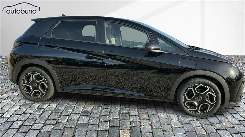 Neu BYD Dolphin Design 150 kW (204 PS) 2025 Schwarz / jetblack Kleinwagen