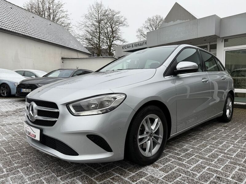 Silber Gebraucht 2019 Mercedes B200 Style Van / Kleinbus | 16.900 € (Guter Preis) - Bild 1/4