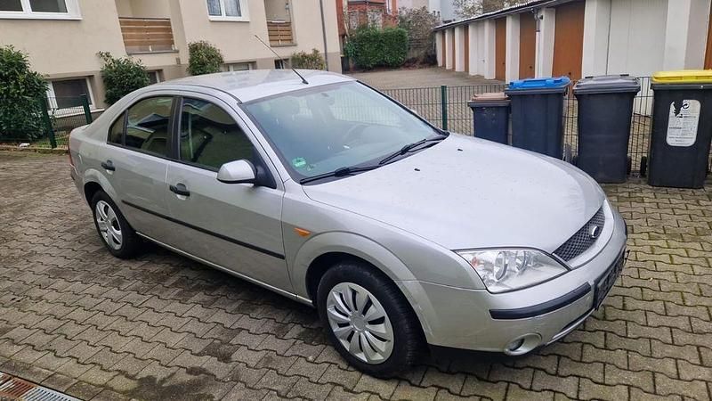 Gebraucht Ford Mondeo Futura 95 PS (69 kW) 2001 Silber Limousine