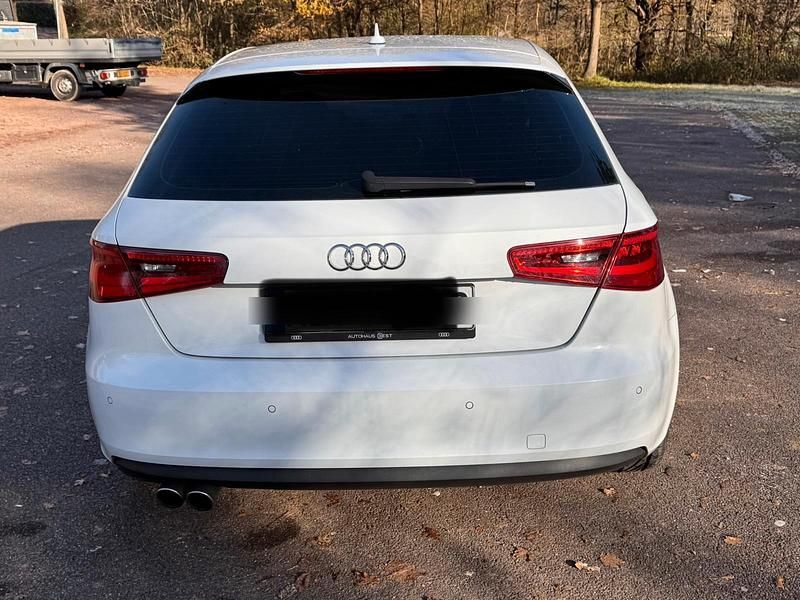 Weiß Gebraucht 2012 Audi A3 Coupé | 9.390 € (Fairer Preis) - Bild 1/4