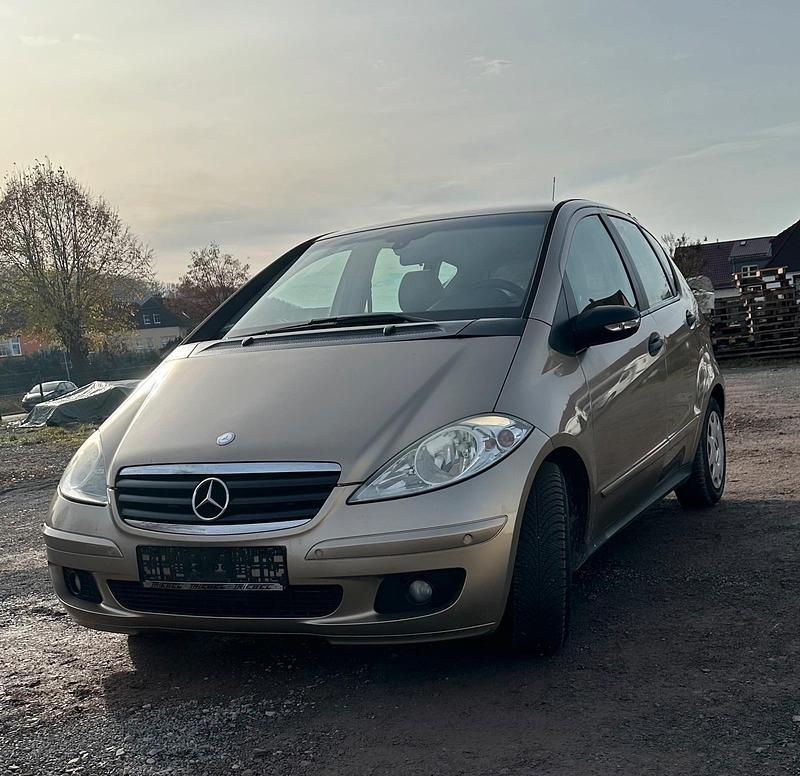 Gelb Gebraucht 2006 Mercedes A180 Limousine | 3.199 € (Fairer Preis) - Bild 1/4