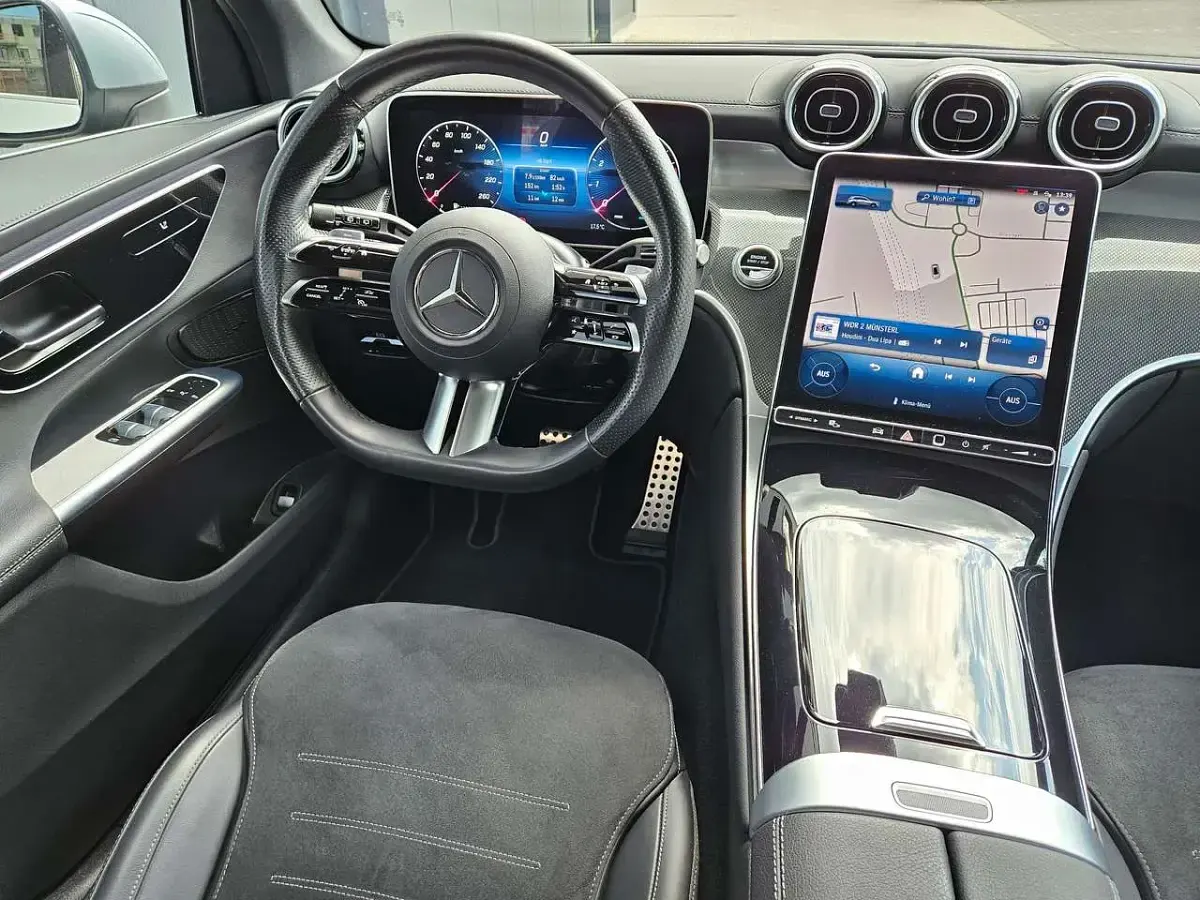 Gebraucht Mercedes GLC200 AMG 227 PS (166 kW) 2023 Hightechsilber metallic SUV