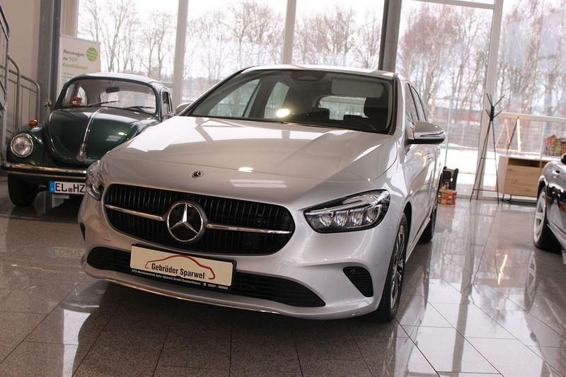 Gebraucht Mercedes B200 163 PS (119 kW) 2023 Silber Van / Kleinbus