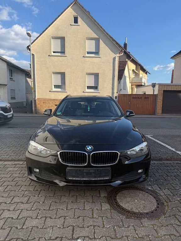 Gebraucht BMW 318 143 PS (105 kW) 2014 Schwarz Kombi