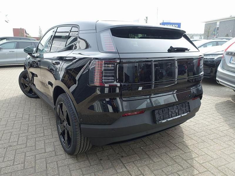 Neu Volvo EX30 Single Motor Extended Range 200 kW (272 PS) 2026 Schwarz SUV