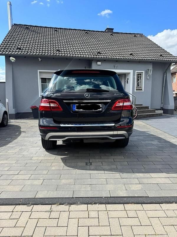 Gebraucht Mercedes ML250 204 PS (150 kW) 2014 Schwarz SUV