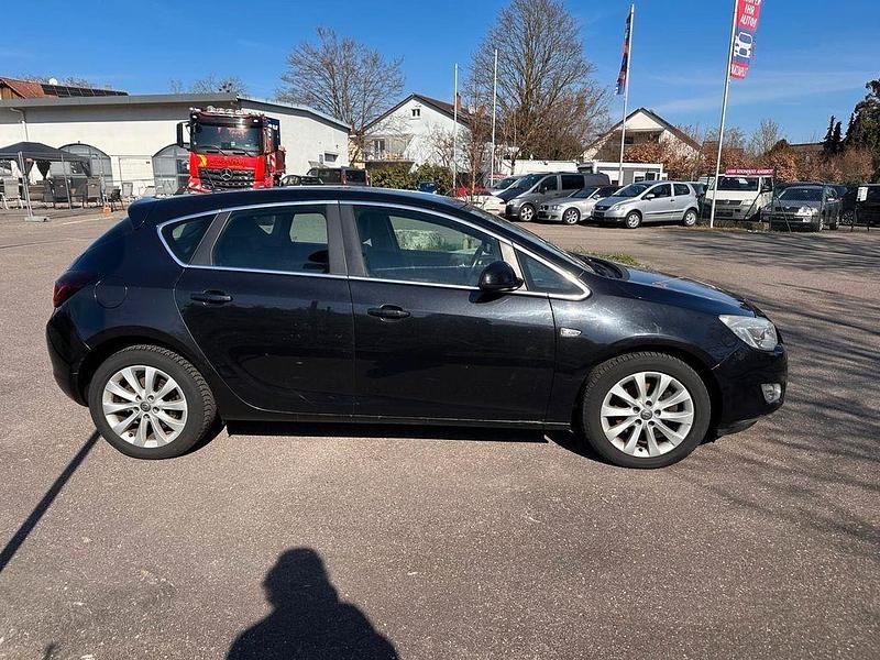 Gebraucht Opel Astra Innovation 125 PS (91 kW) 2012 Schwarz Limousine