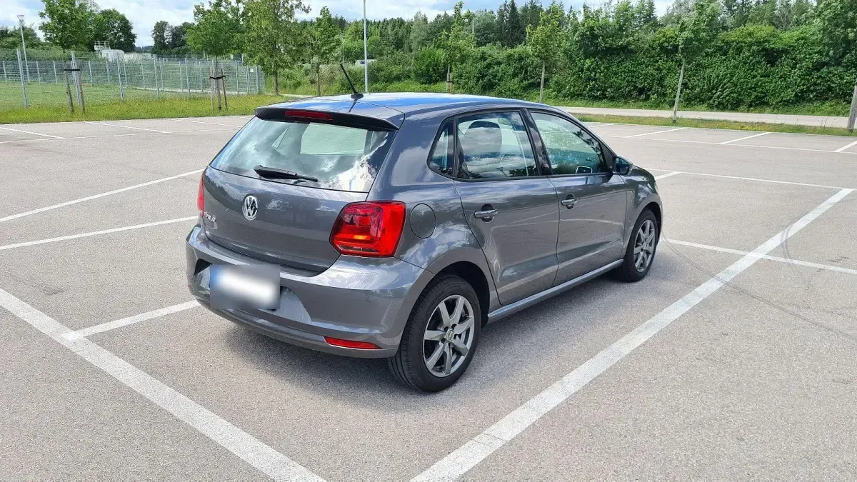 Gebraucht VW Polo Comfortline 75 PS (55 kW) 2015 Grau Kleinwagen