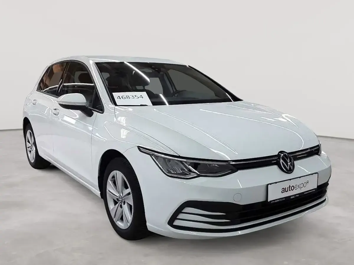 Second-hand VW Golf VIII Life 130 CP (95 kW) 2022 Berlinǎ