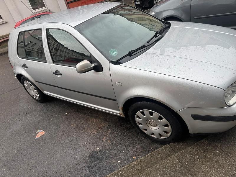 Gebraucht VW Golf IV 2003 Silber Kleinwagen