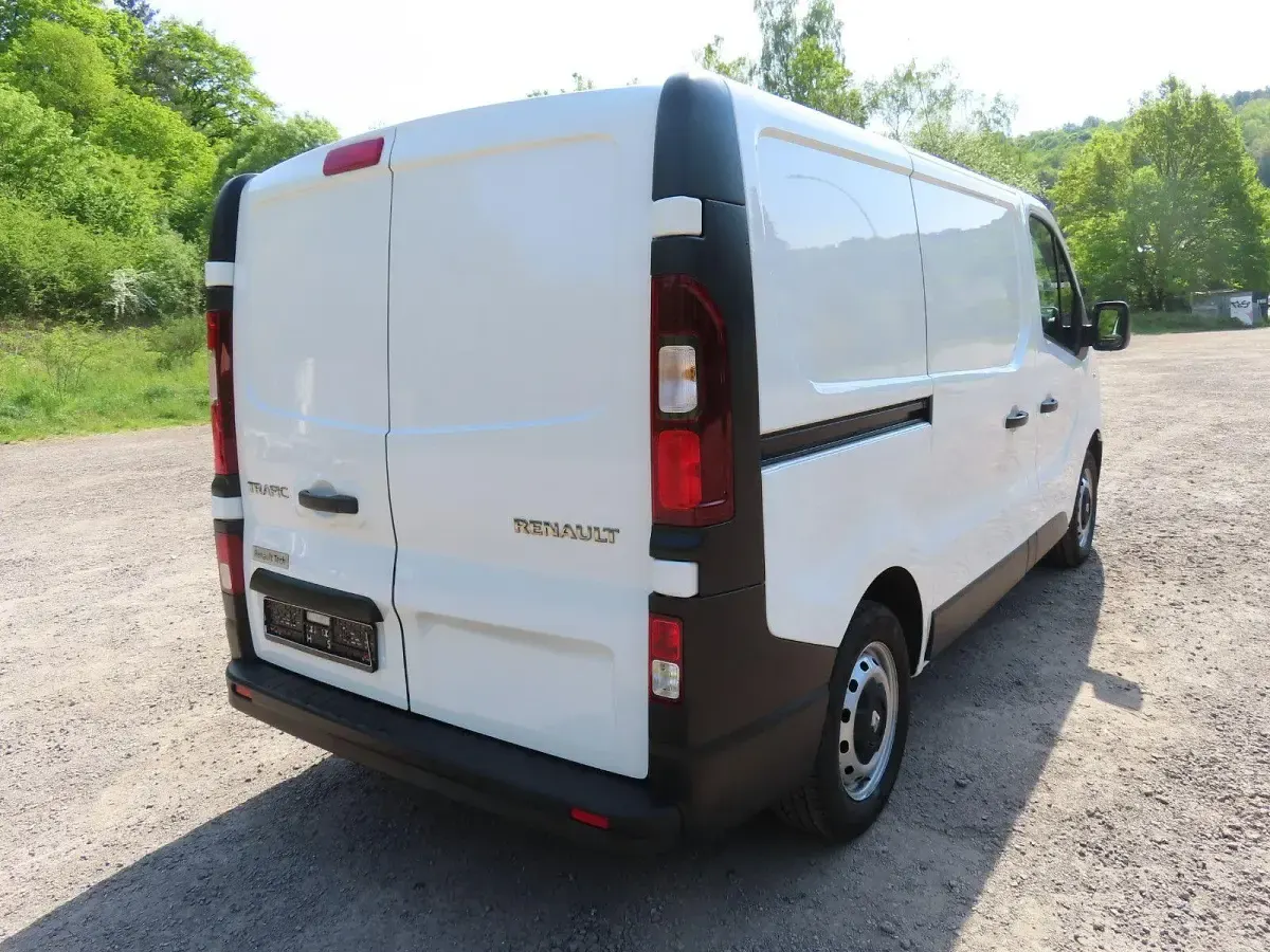 Gebraucht Renault Trafic Komfort 121 PS (88 kW) 2019 Weiß Van / Kleinbus