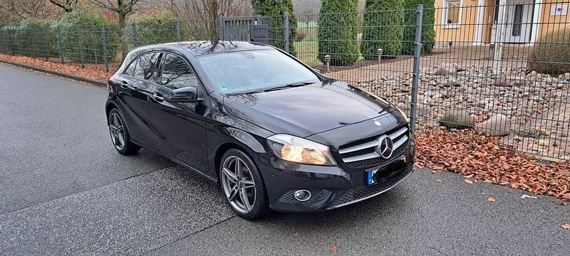 Gebraucht Mercedes A180 109 PS (80 kW) 2012 Schwarz Limousine