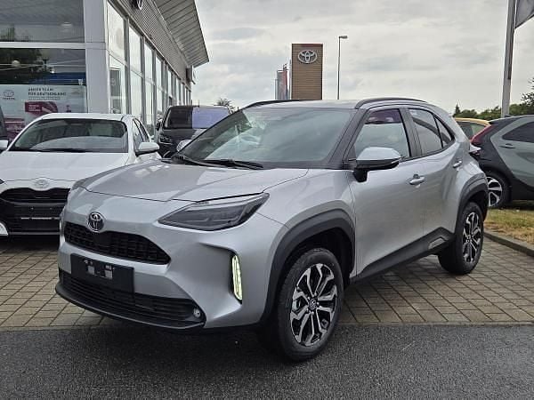 Silber (shimmering silver metallic) Neu 2025 Toyota Yaris Cross SUV | 25.990 € (Superpreis) - Bild 1/4