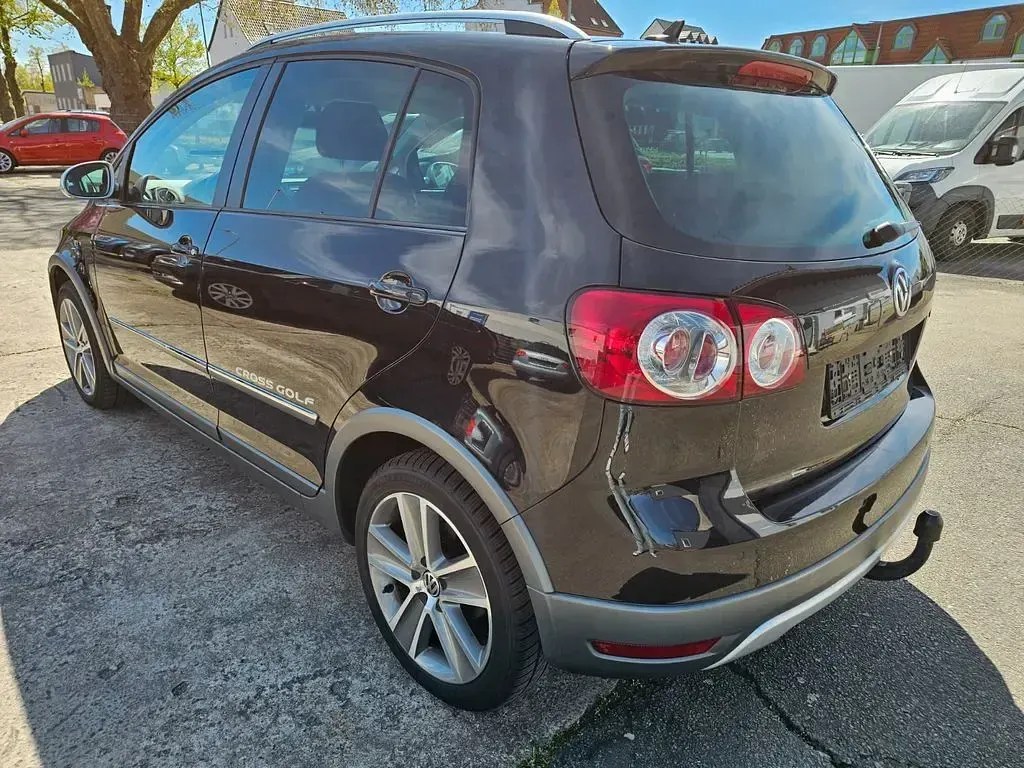 Second-hand VW Golf Plus Cross 140 CP (102 kW) 2012 Negru Monovolum