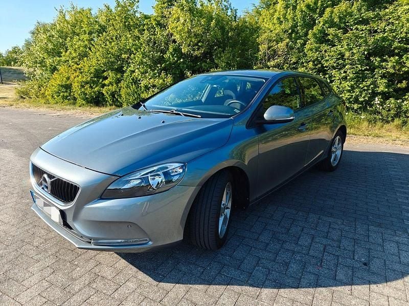Gebraucht Volvo V40 Kinetic 120 PS (88 kW) 2018 Grau Limousine