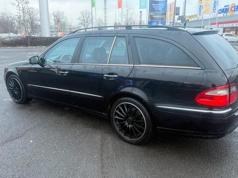 Gebraucht Mercedes E500 387 PS (284 kW) 2006 Schwarz Kombi