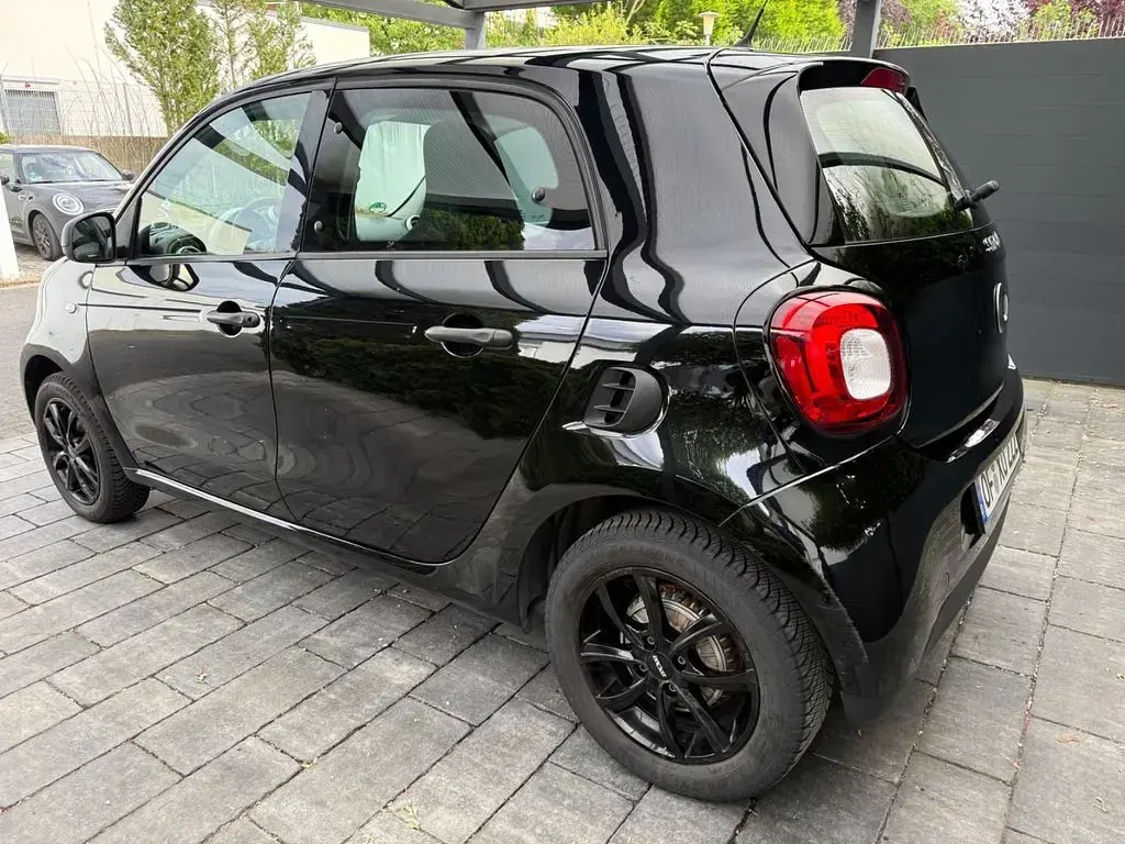 Gebraucht Smart ForFour 71 PS (52 kW) 2016 Schwarz Kleinwagen