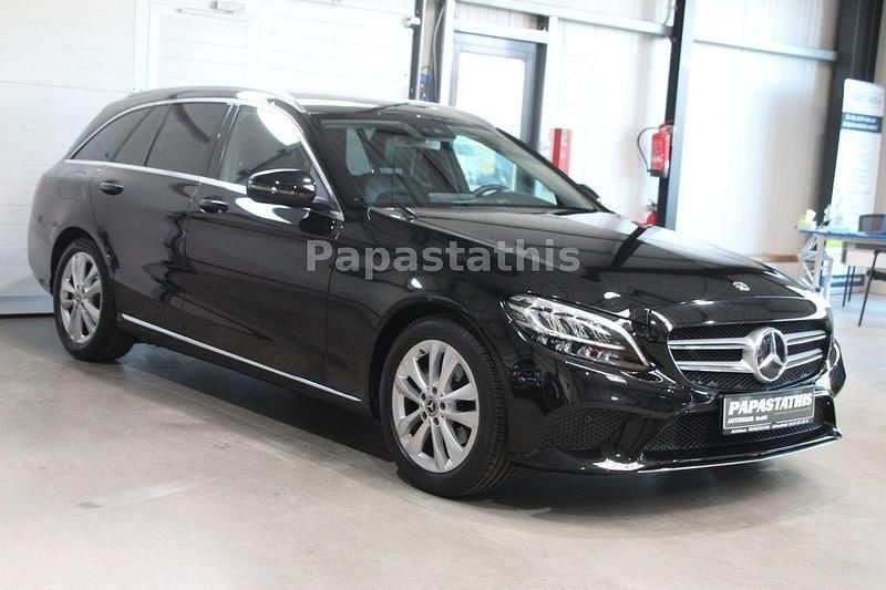 Schwarz Gebraucht 2018 Mercedes C180 Limousine | 20.950 € (Fairer Preis) - Bild 1/4
