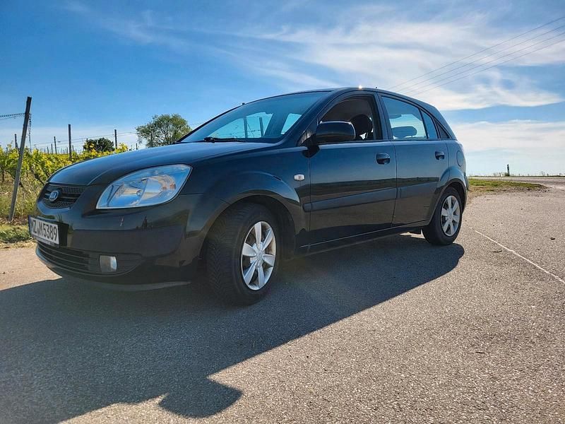 Schwarz Gebraucht 2007 Kia Rio Kleinwagen | 2.000 € (Fairer Preis) - Bild 1/4