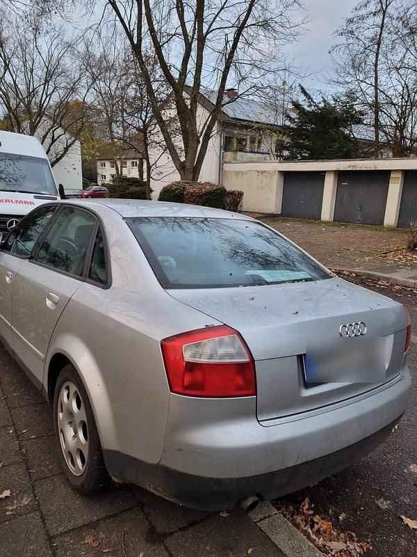 Grau Gebraucht 2002 Audi A4 Limousine | 1.950 € (Fairer Preis) - Bild 1/4