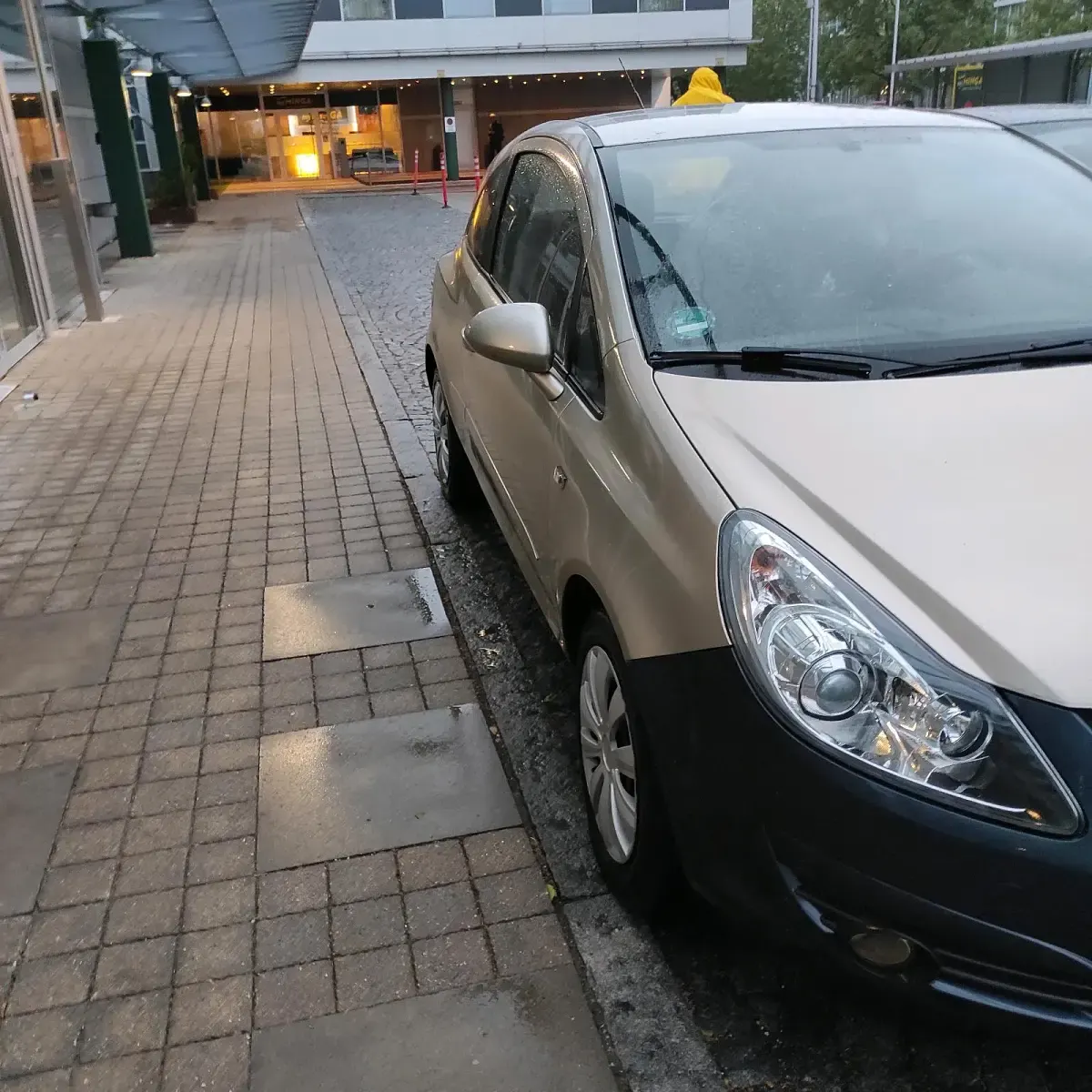 Usata Opel Corsa 70 CV (51 kW) 2006 Oro Utilitaria