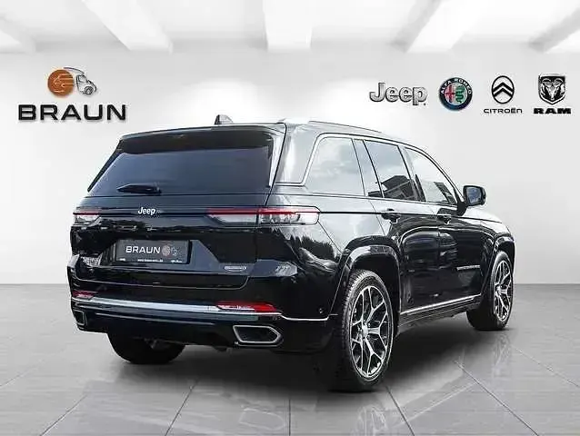 Gebraucht Jeep Grand Cherokee Summit 381 PS (280 kW) 2023 Diamond black SUV
