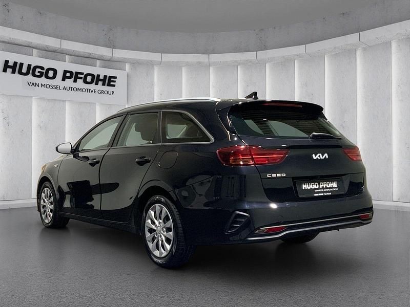 Gebraucht Kia Ceed 101 PS (74 kW) 2023 Schwarz Kleinwagen