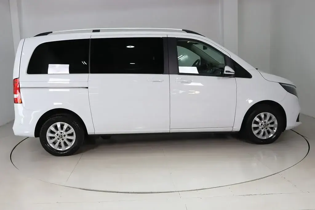 Usata Mercedes V220 163 CV (119 kW) 2022 Bianco Monovolume
