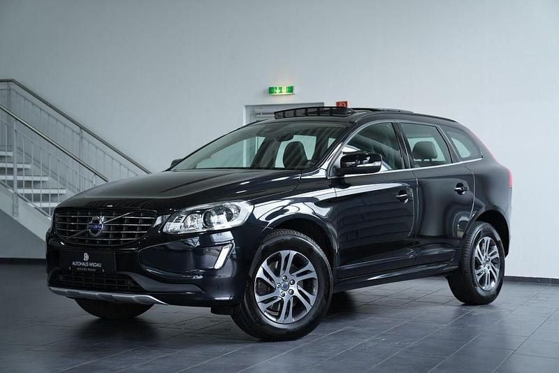 Black sapphire / Gebraucht 2015 Volvo XC60 Momentum SUV | 14.990 € (Guter Preis) - Bild 1/4