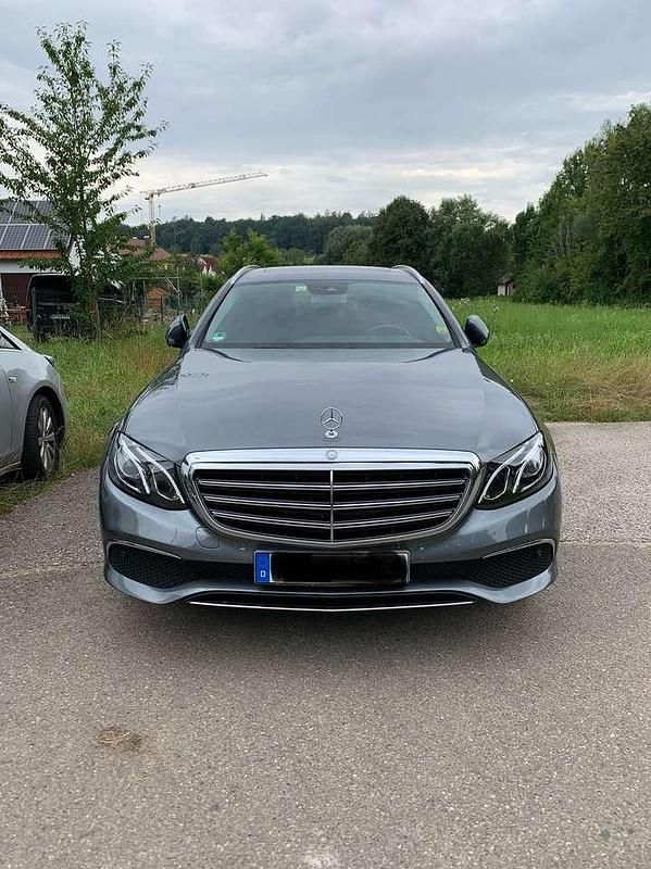 Gebraucht Mercedes E220 Exclusive 194 PS (142 kW) 2017 Grau Kombi