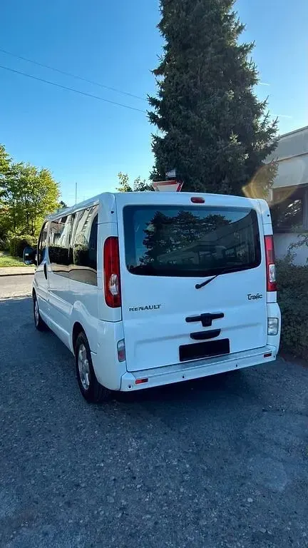 Second-hand Renault Trafic 145 CP (106 kW) 2011 Alb Monovolum