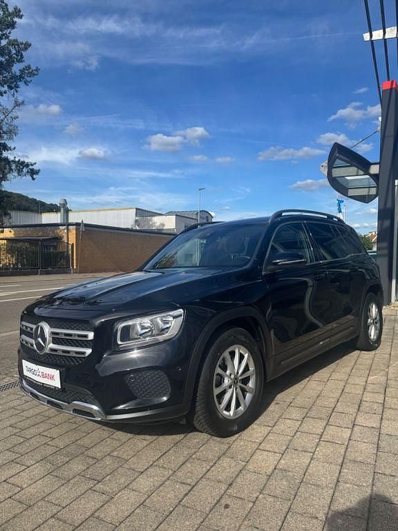Nachtschwarz Gebraucht 2020 Mercedes GLB180 SUV | 24.900 € (Fairer Preis) - Bild 1/4