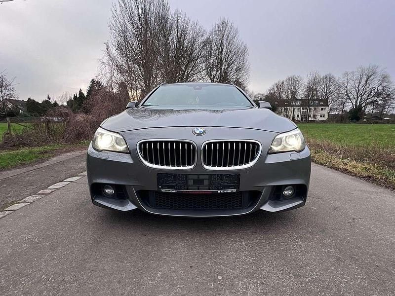 Grau Gebraucht 2016 BMW 530 Performance Kombi | 14.100 € (Fairer Preis) - Bild 1/4