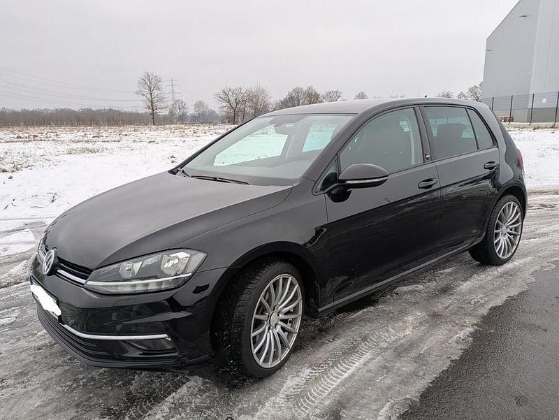 Gebraucht VW Golf VII Sound 110 PS (80 kW) 2018 Schwarz Limousine