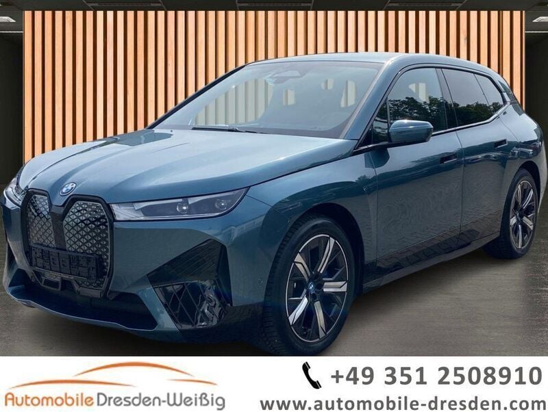 Blau blue ridge mountain (metallic) Gebraucht 2022 BMW iX Sport Line SUV | 45.980 € (Superpreis) - Bild 1/4