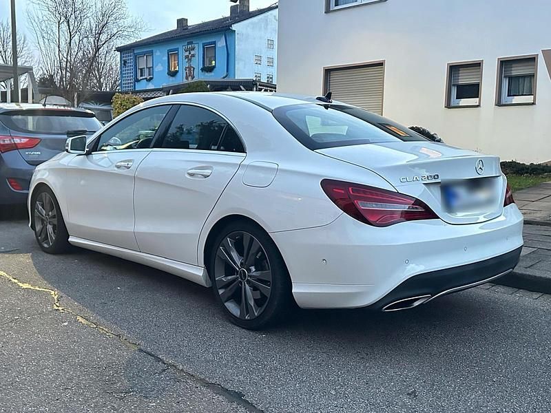 Gebraucht Mercedes CLA200 156 PS (114 kW) 2017 Weiß Coupé