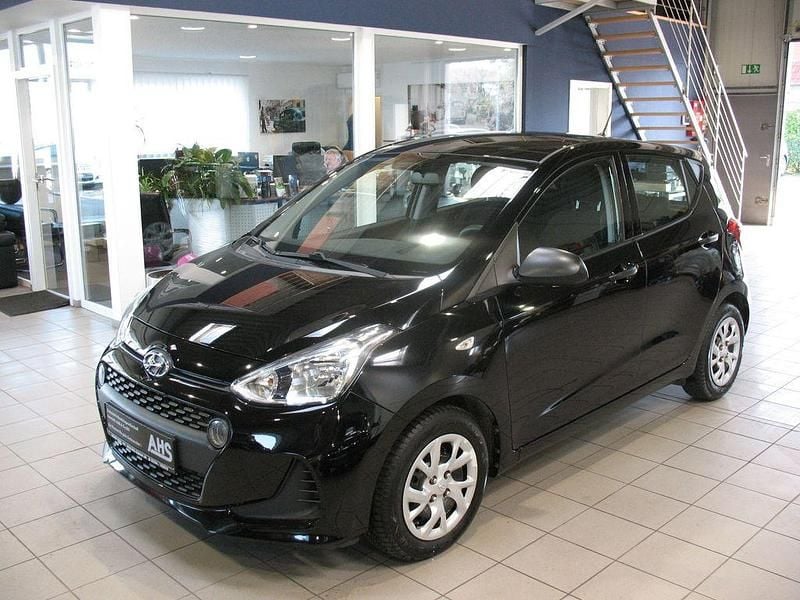 Gebraucht Hyundai i10 Classic 67 PS (49 kW) 2017 Schwarz Kleinwagen