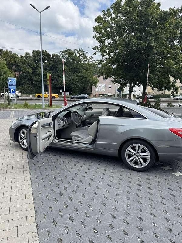 Gebraucht Mercedes E250 Elegance 204 PS (150 kW) 2009 Limousine